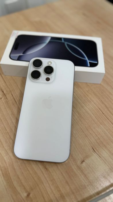 Iphone 16 pro, 512 GB (белый) в идеальном состоянии, 1 Sim + 1 Esim