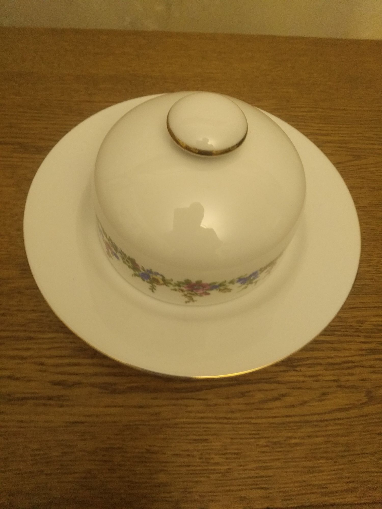 Маслёнка фарфоровая