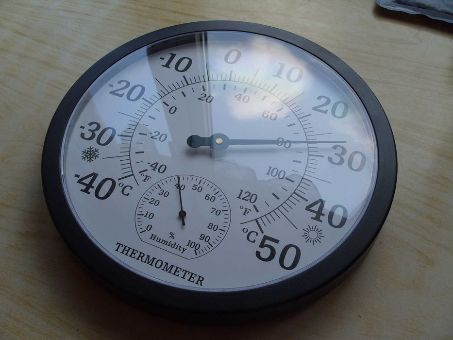 Голям и много точен термометър с хигрометър