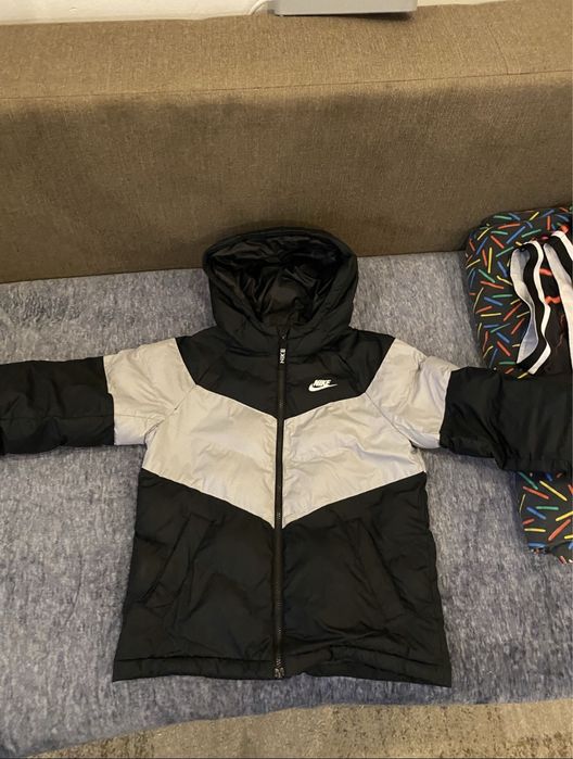 Vand geaca  nike originala