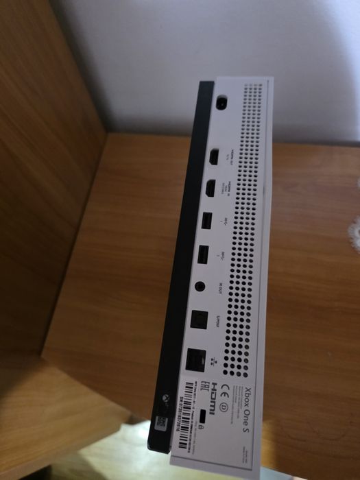 Vand xbox one s doua controllere