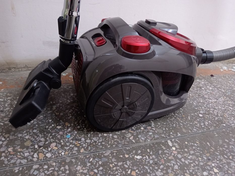 Продаётся пылесос HALEY