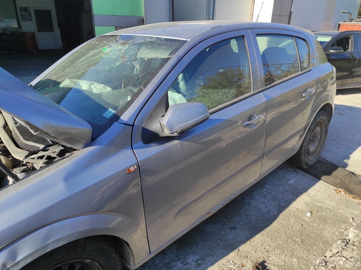 Продавам на части OPEL ASTRA H 1.4 16V 2005 г.