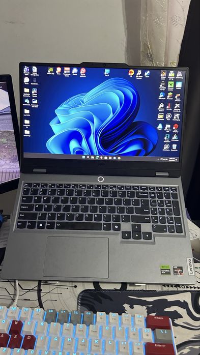 Laptop Lenovo LOQ gaming 15APR9 4050, 24 gb, ry 7 7435 HS