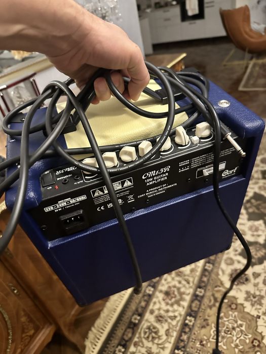 Продается гитара Cort с комбиком в придачу.