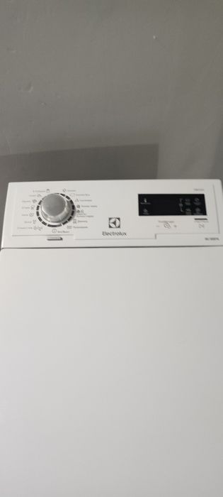 Стиральная машинка с вертикальной загрузкой Electrolux