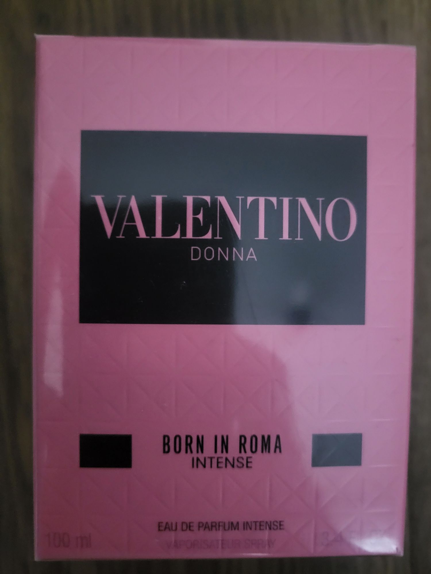 Vând parfum de lux Valentino Donna de 100 ml.