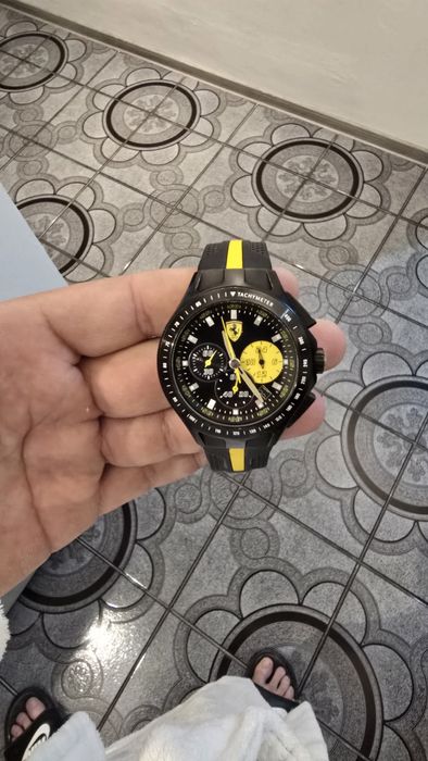 Vand / Schimb mai multe ceasuri ( Fossil , Festina , Timex,Sector) Cas