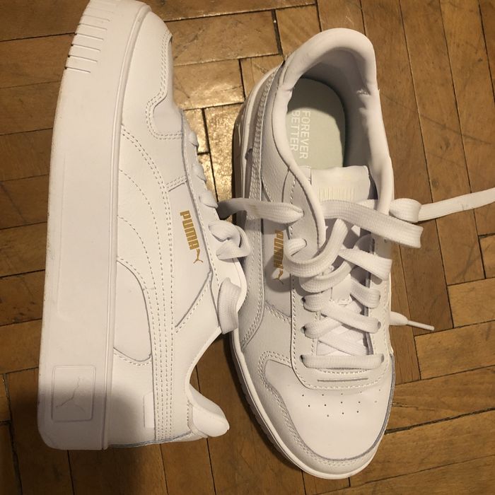 Vând pantofi sport cu inserție de piele