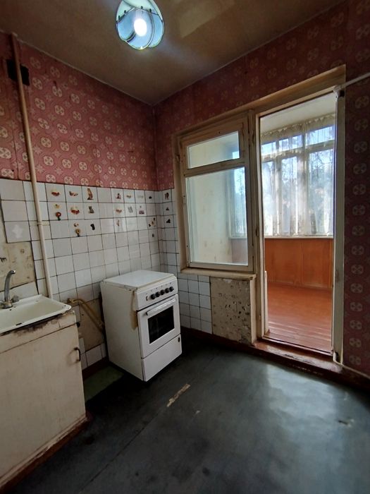 Продам просторную квартиру 2/3/4 раздельно всё  балкон 2*6 на Ферузе