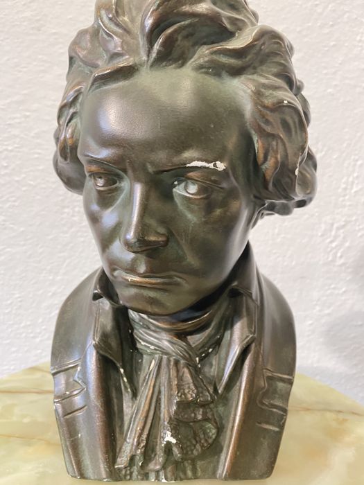 Бароков бюст скулптора от порцелан