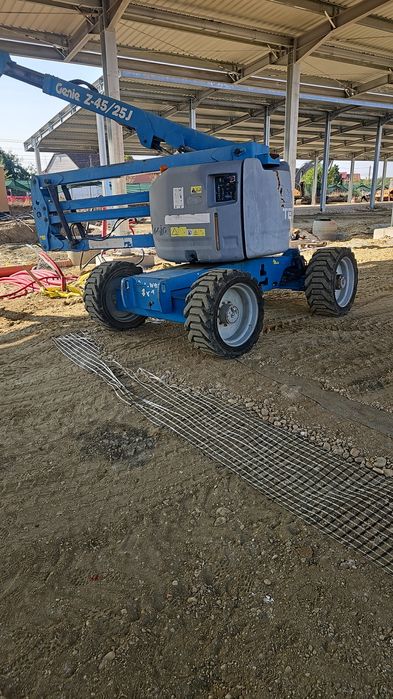 Vând nacela 12M si 17M diesel 4x4