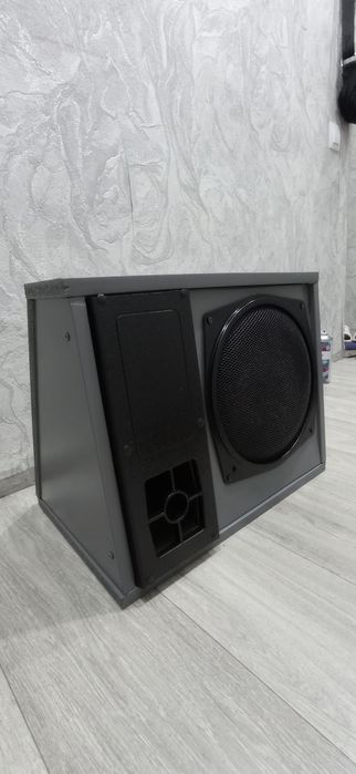 Продам сабвуфер в машину