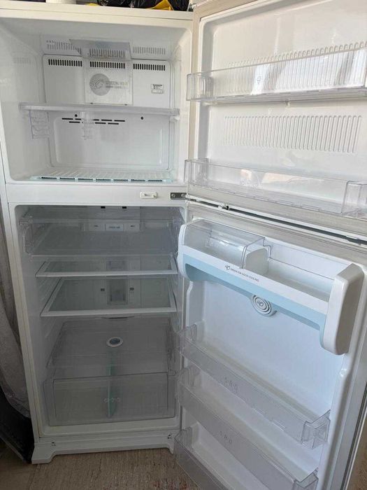 Холодильник LG в хорошем состоянии