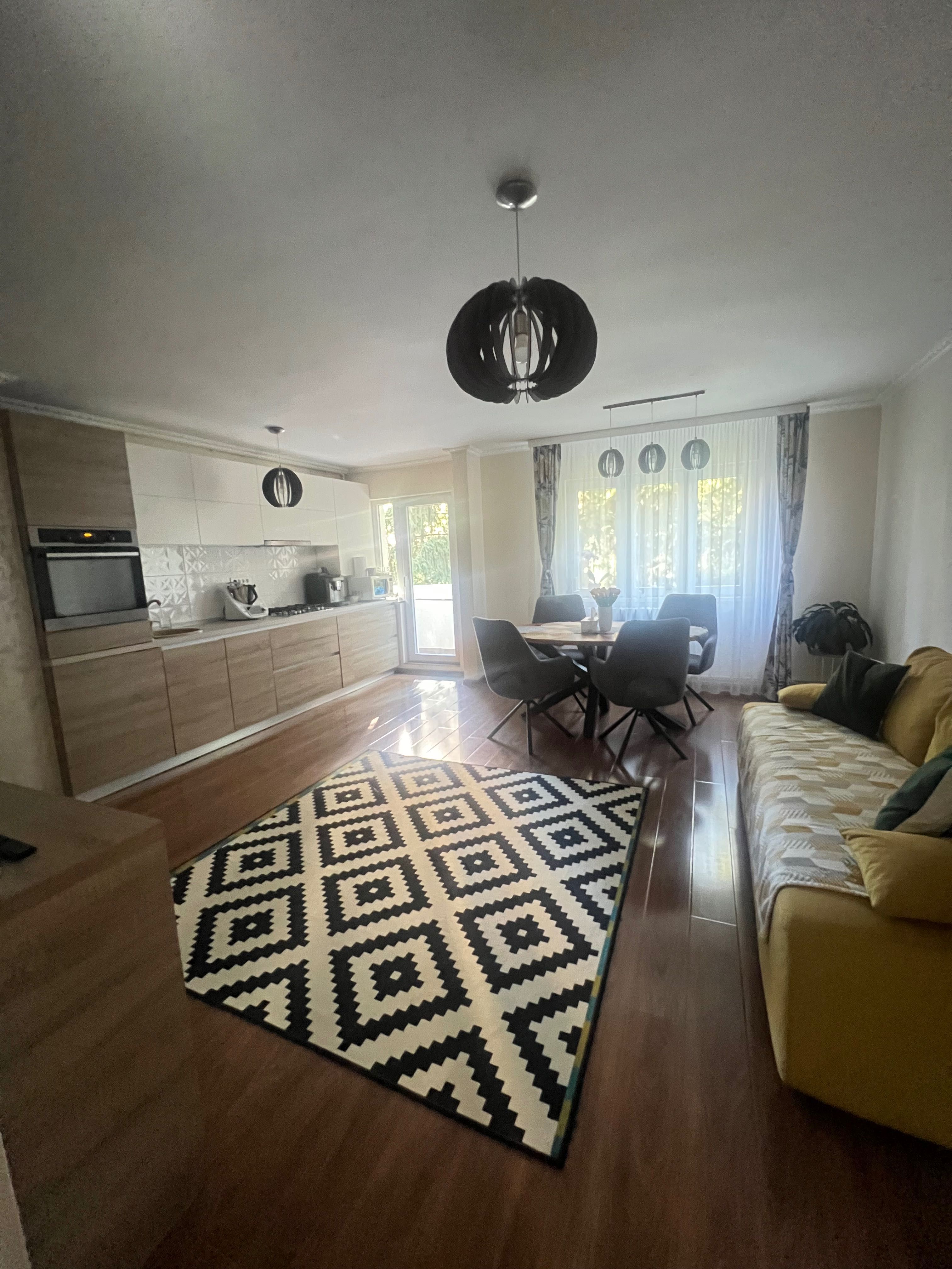 Vand Apartament 3 camere, strada Parang