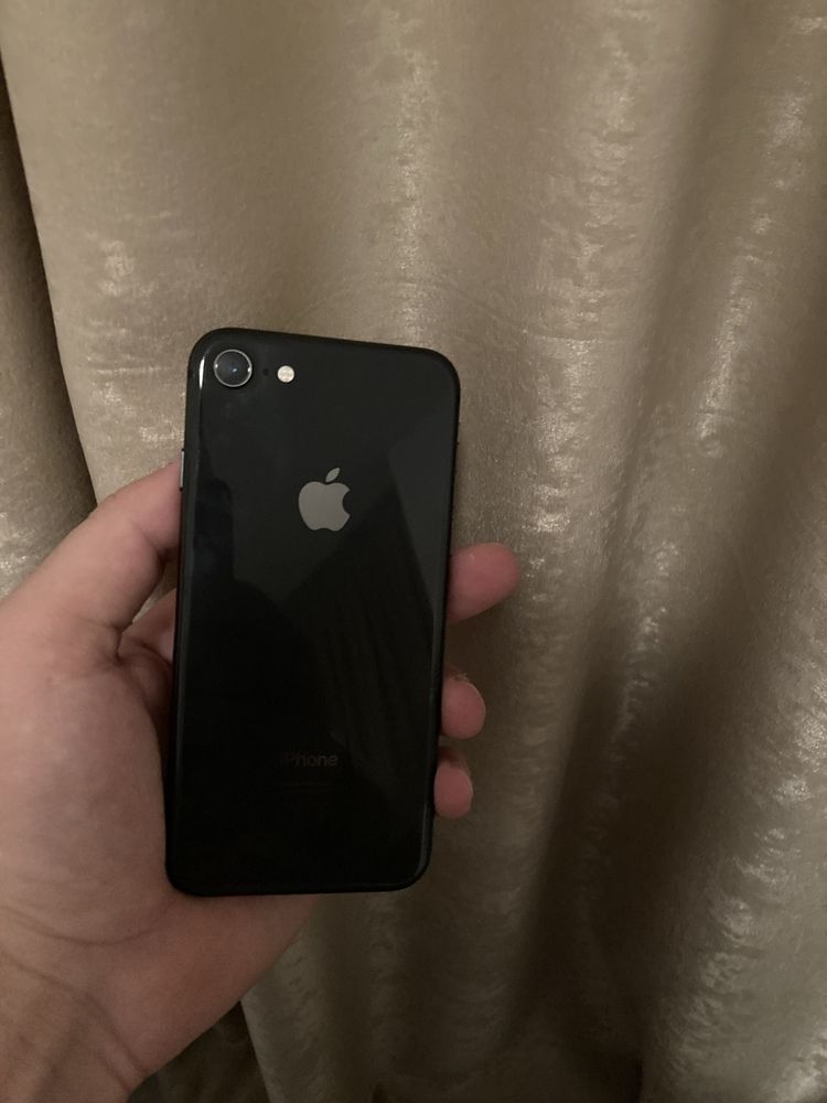 Iphone 8 black.