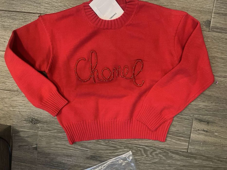 Слуичър и блуза C.H.A.N.E.L