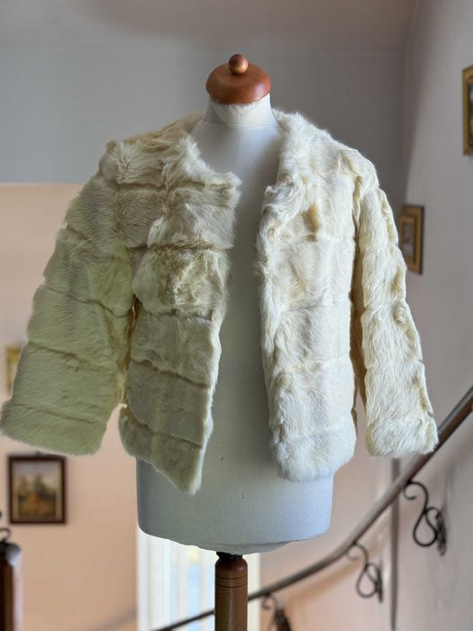 Haină bej deschis din blană naturală de iepure, cu mâneci 3/4