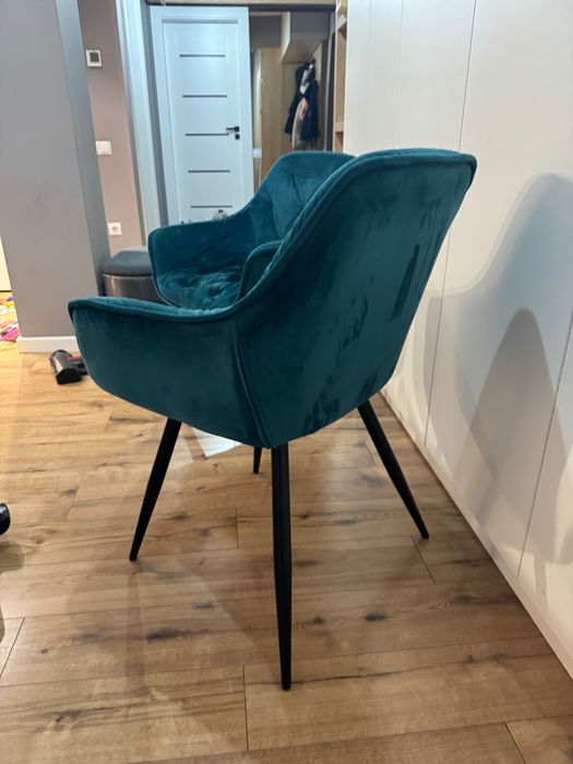 Scaune de catifea verde smarald