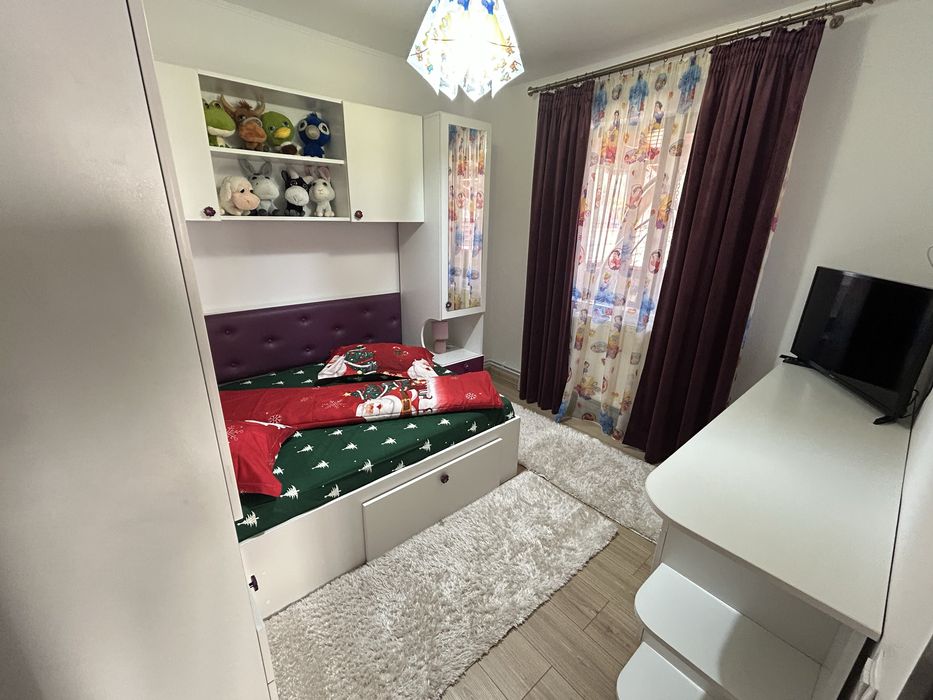 Vand mobila tineret fete