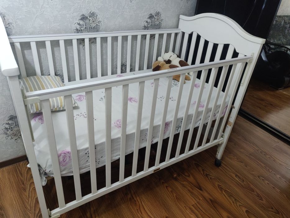 Продается детская кроватка chico с новым ортопедическим матрасом