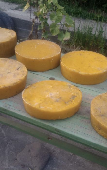 Vând ceară naturală de albine