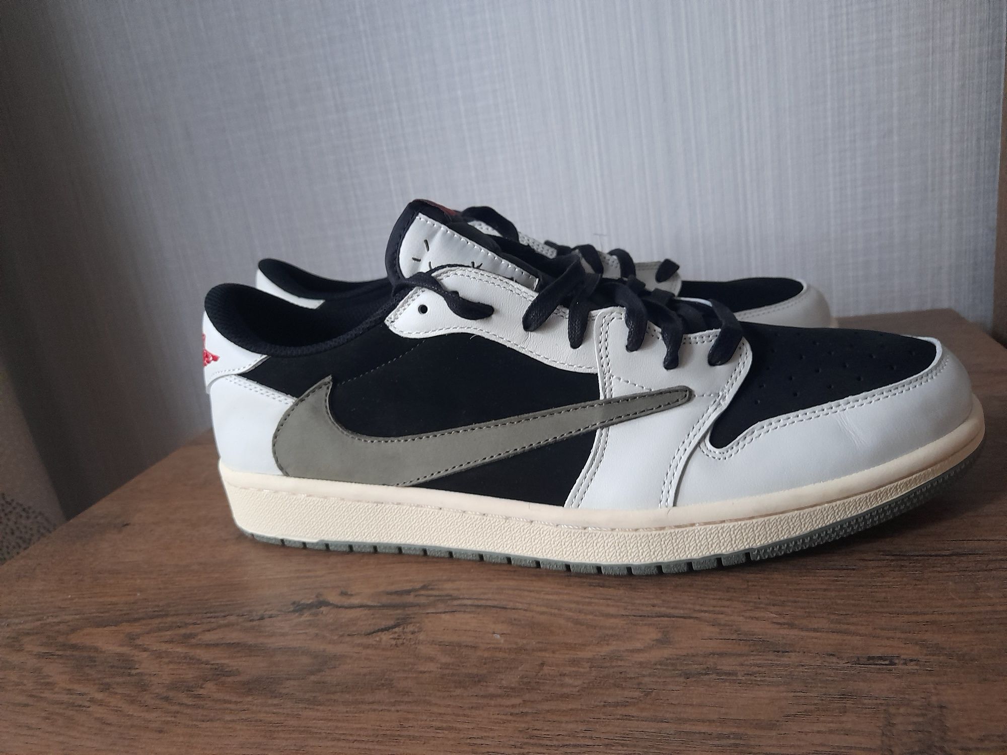 Jordan Retro Travis Scott кецове 47.5 номер.