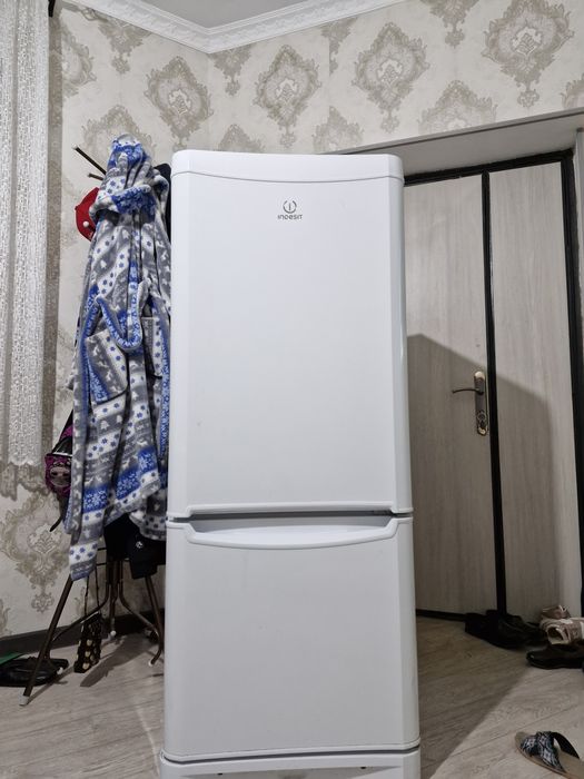 Продаётся холодильник INDESIT