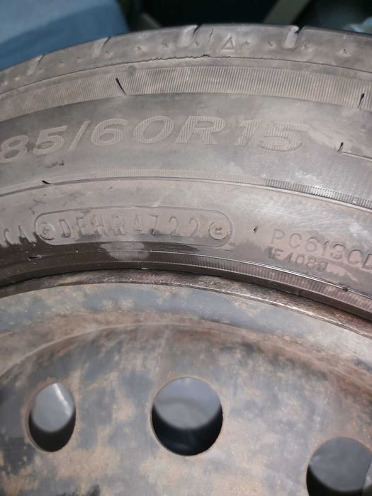 De vanzare 4 Cauciucuri vara + Jante  tabla 185/60 R15.