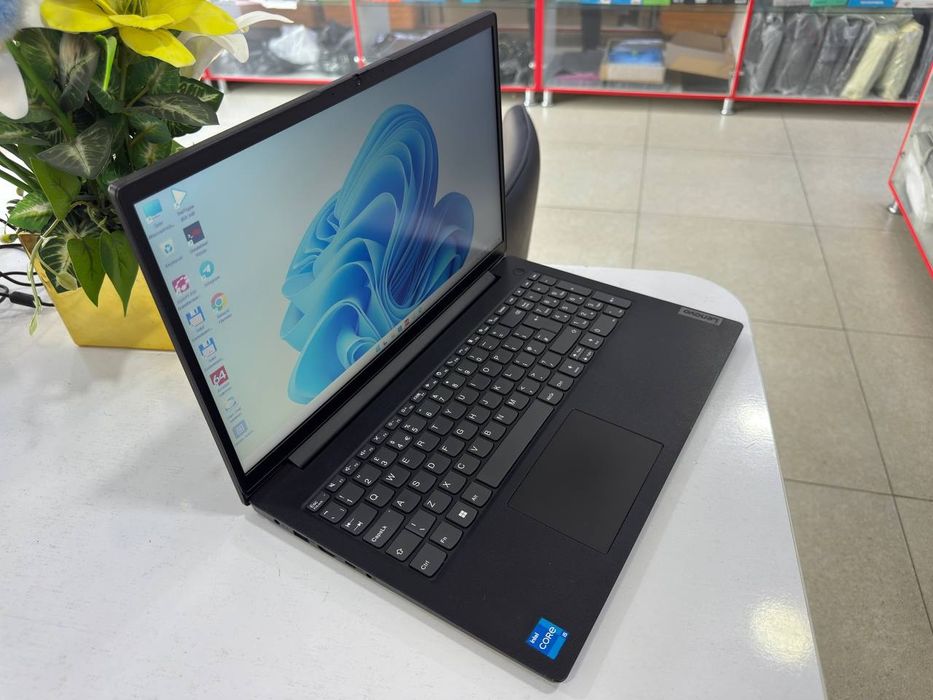 Lenovo i5-1135G7 8/256 SSD FHD IPS