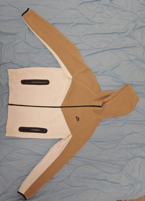 Nike Tech Model Vechi Crem si Maro Marime M