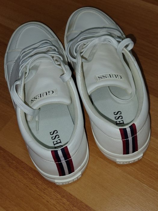 Vând pantofi sport