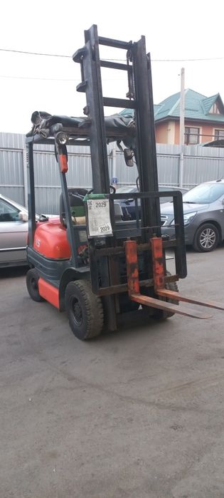 Вилочный погрузчик кара