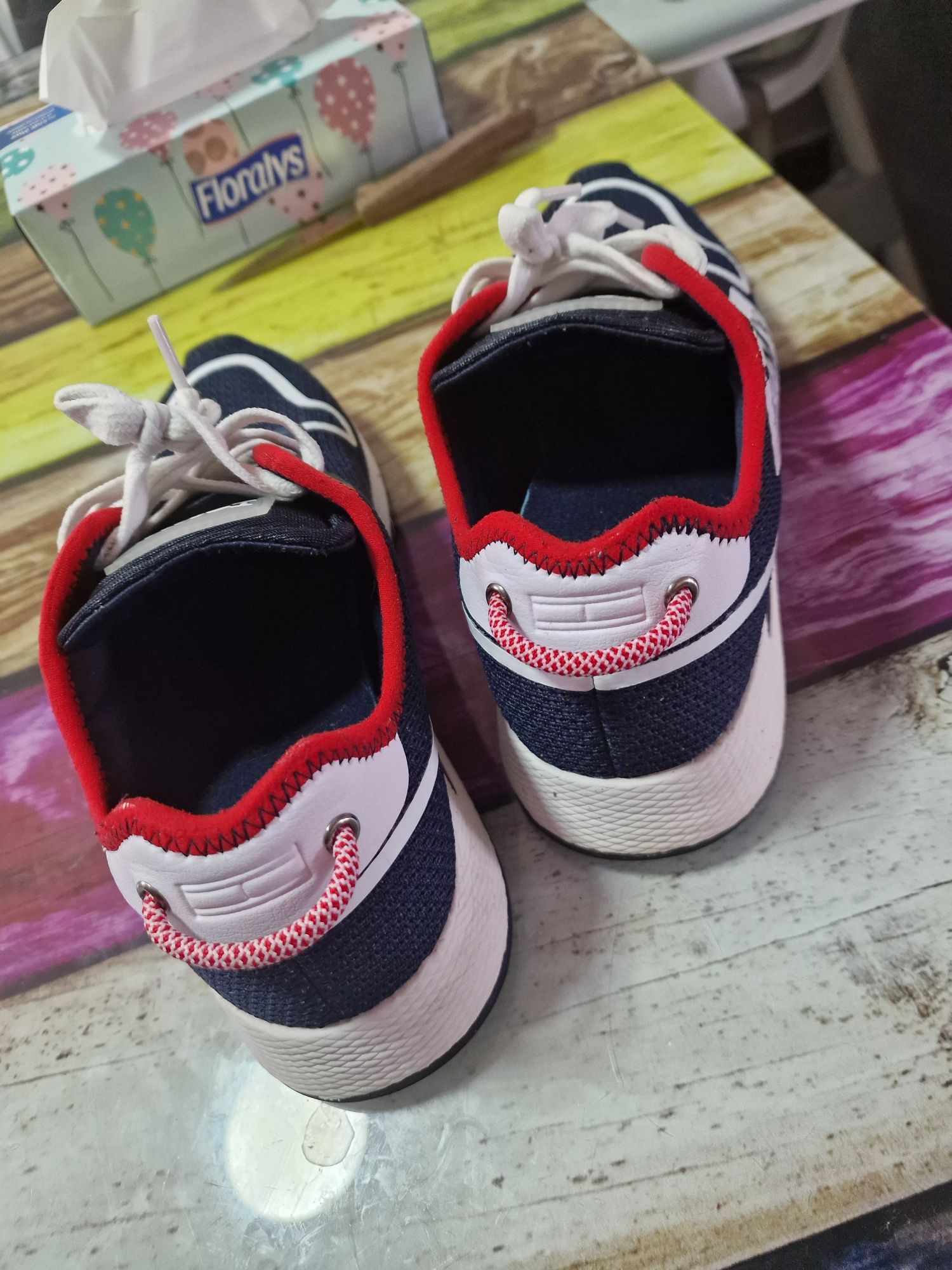 Tommy hilfinger adidasi barbati nr42