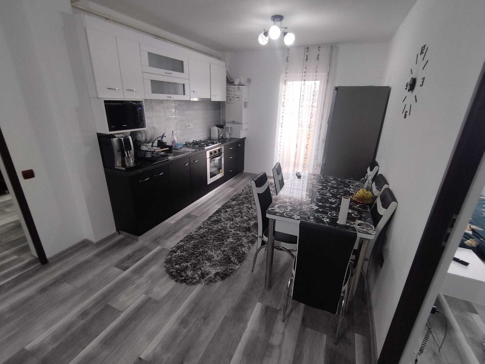 Apartament 3 camere, 57 MP finisat , parcare zona Florilor