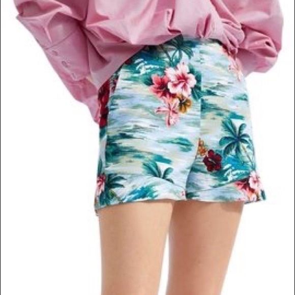 Къси панталонки Zara