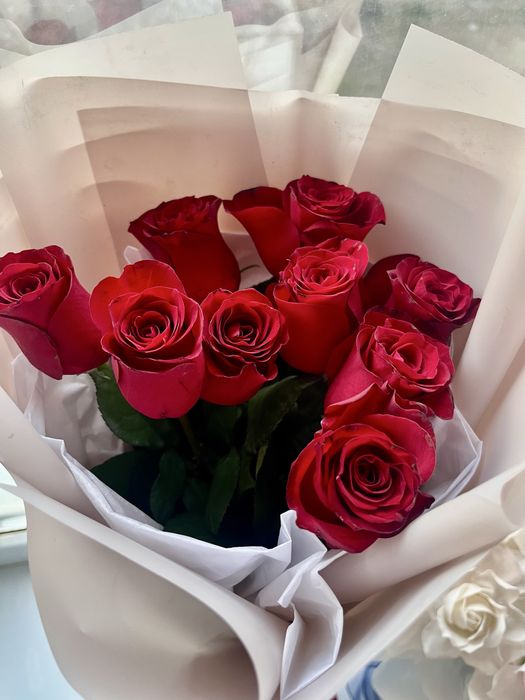 Цветы примерно розы букет