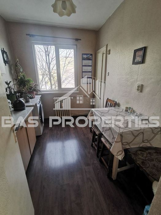 2-стаен в София-Толстой площ 61