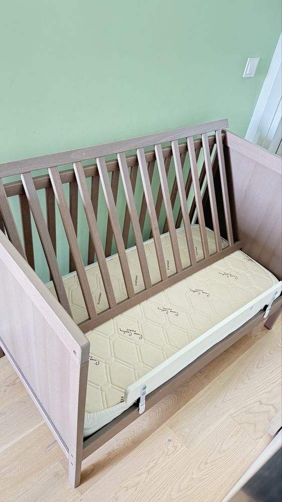 Бебешка кошара ИКЕА SUNDVIK 60x120, кафява+матрак+протектор+преграда