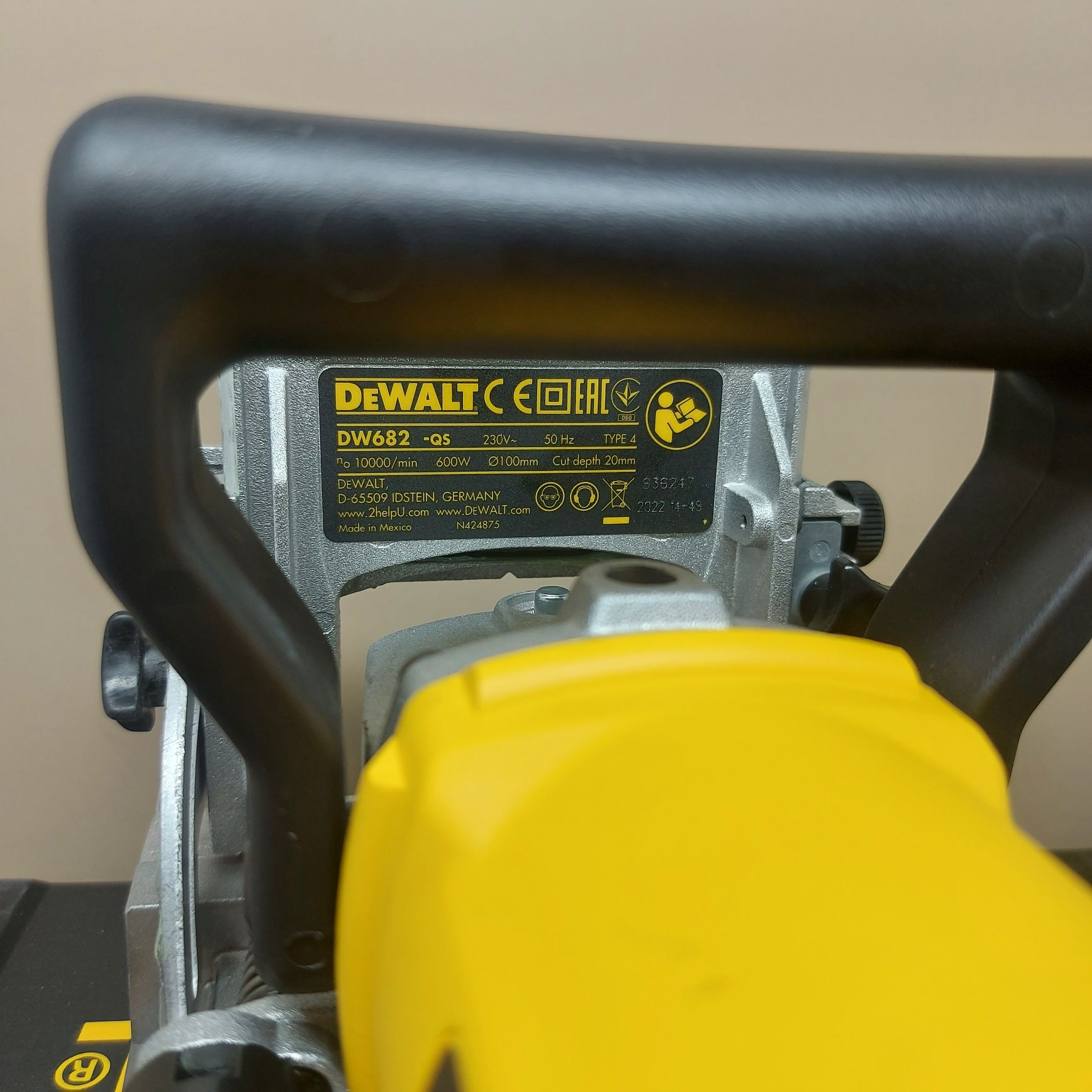 Електрическа машина за бисквитки Dewalt DW682K