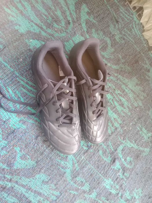 Бутонки adidas .