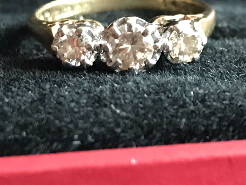 Златен пръстен с диаманти - 3 бр. Отлично качество