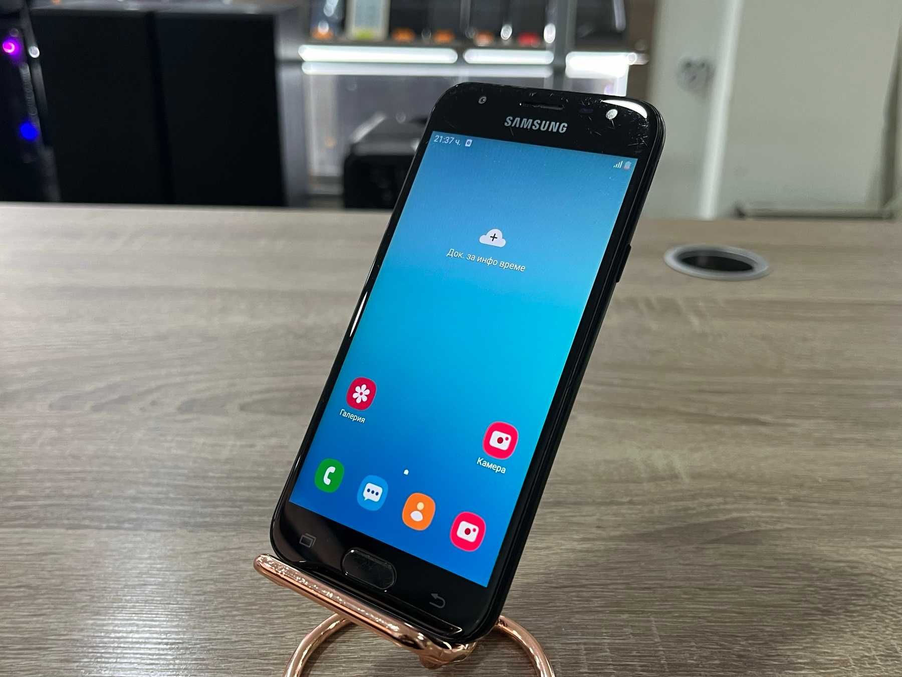 Продавам Samsung J3 2017