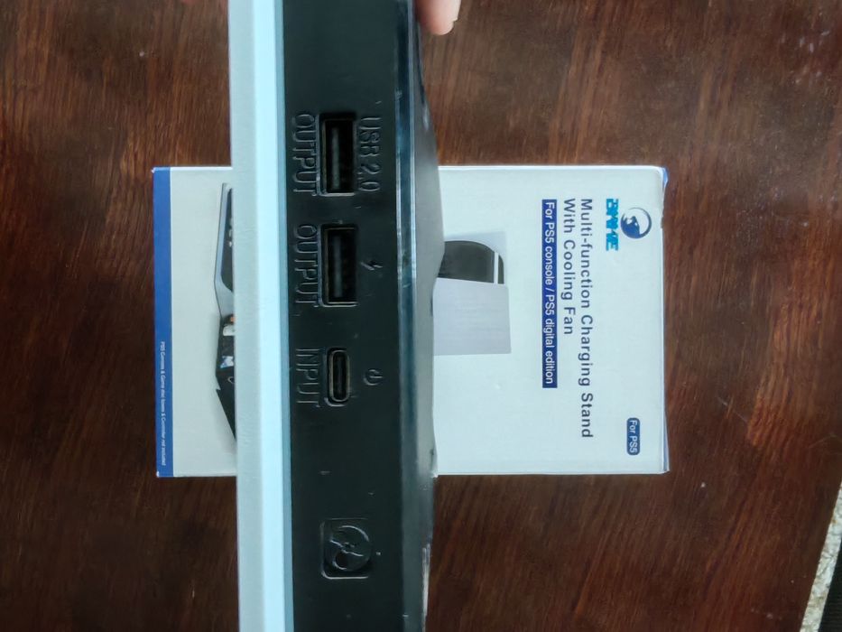 Stație încărcare PS5 și PS5 digital edition