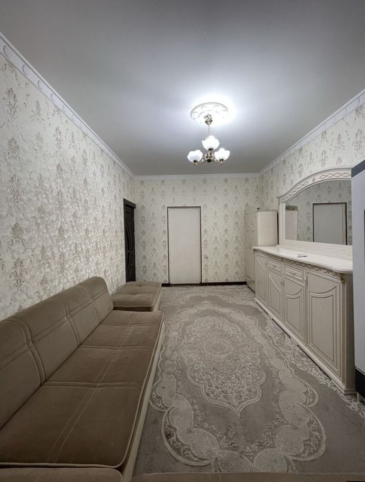 Yunusobod 4kvartal 4/4/4 uy sotiladi 2*6 balkon