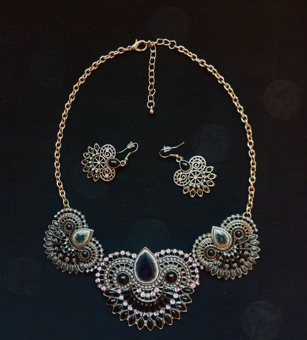 Set chic, colier arăbesc în filigram cu cercei.
