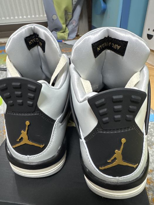 Jordan Retro 4 Gold 35.5
