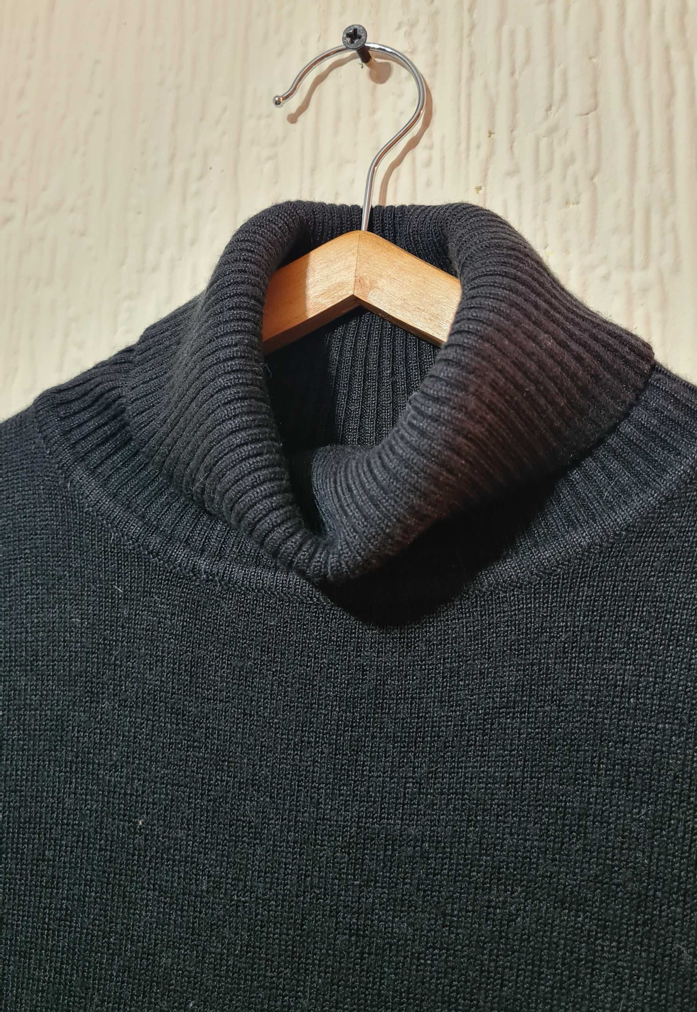 Черен пуловер с поло яка