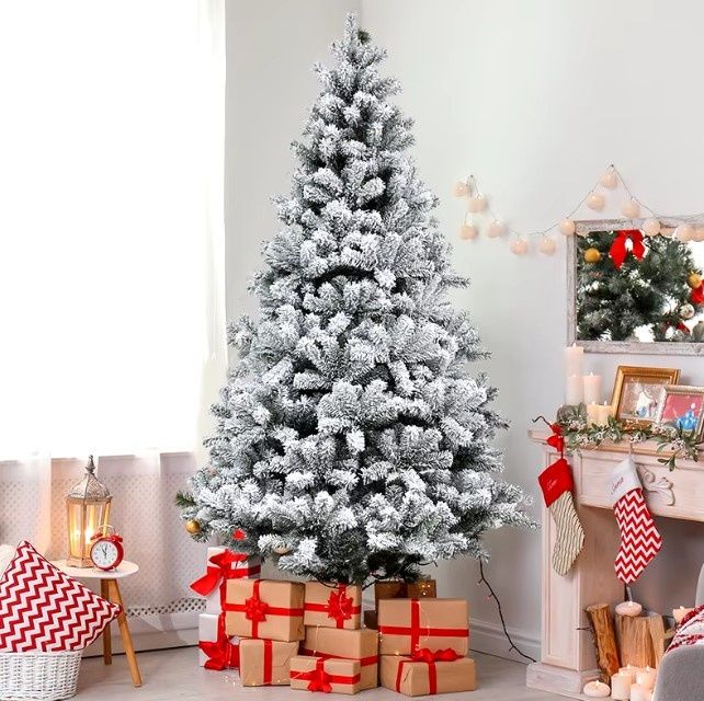 Заснежена изкуствена елха с метална стойка