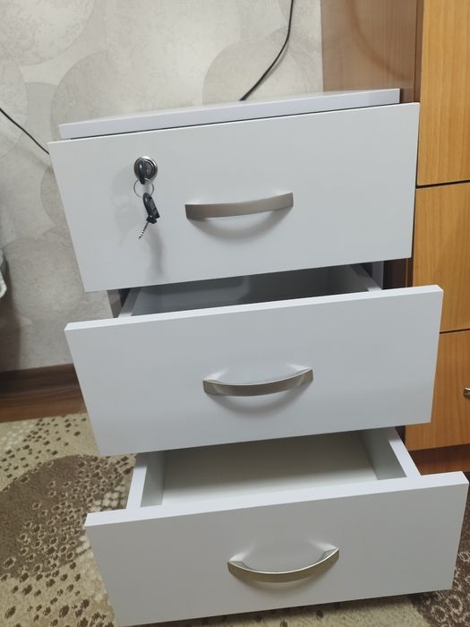 Тумбочка в детскую.